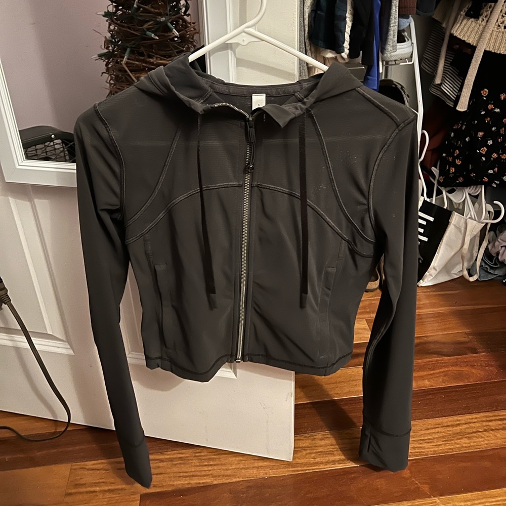 Size 6 Lululemon cropped mesh defined jacket